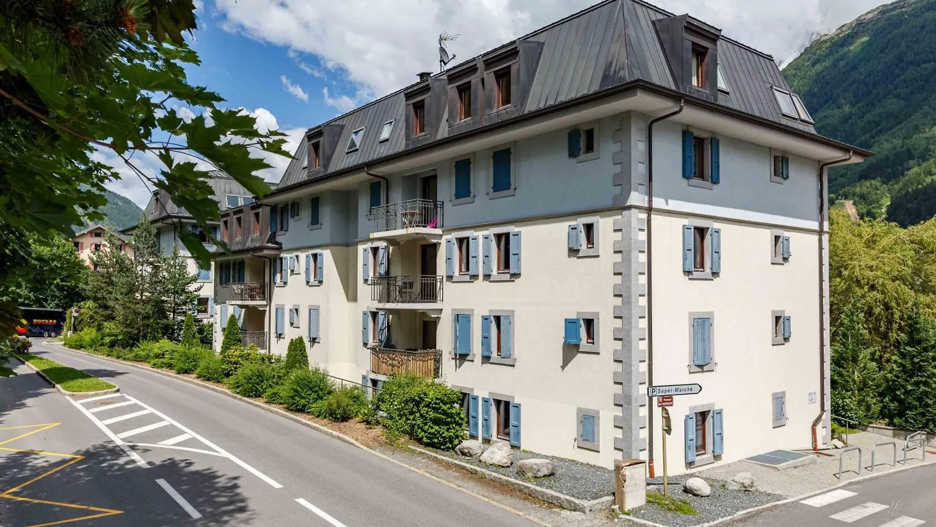 Apartment Le Paradis 18 & 18B Appts - Chamonix All Year